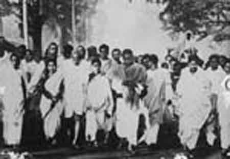 At the evining walk at Sodepur, B. T. Road, 1946.jpg